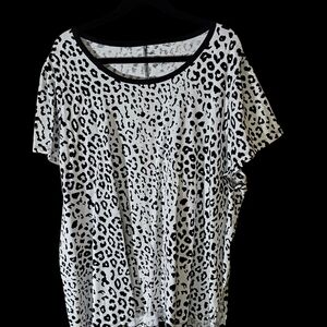 Livi Active Black and White Animal Print Tee